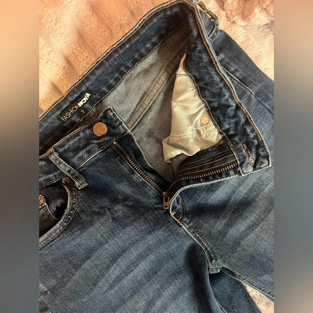 🛍️ Fashion Nova High-Rise Denim Flare Jeans | Size 7 | EUC | Retro Boho Vibes ☀️ - Picture 5 of 11
